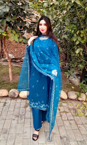 Pure Khaddar with Embroided lace, neckline, sleeves and border